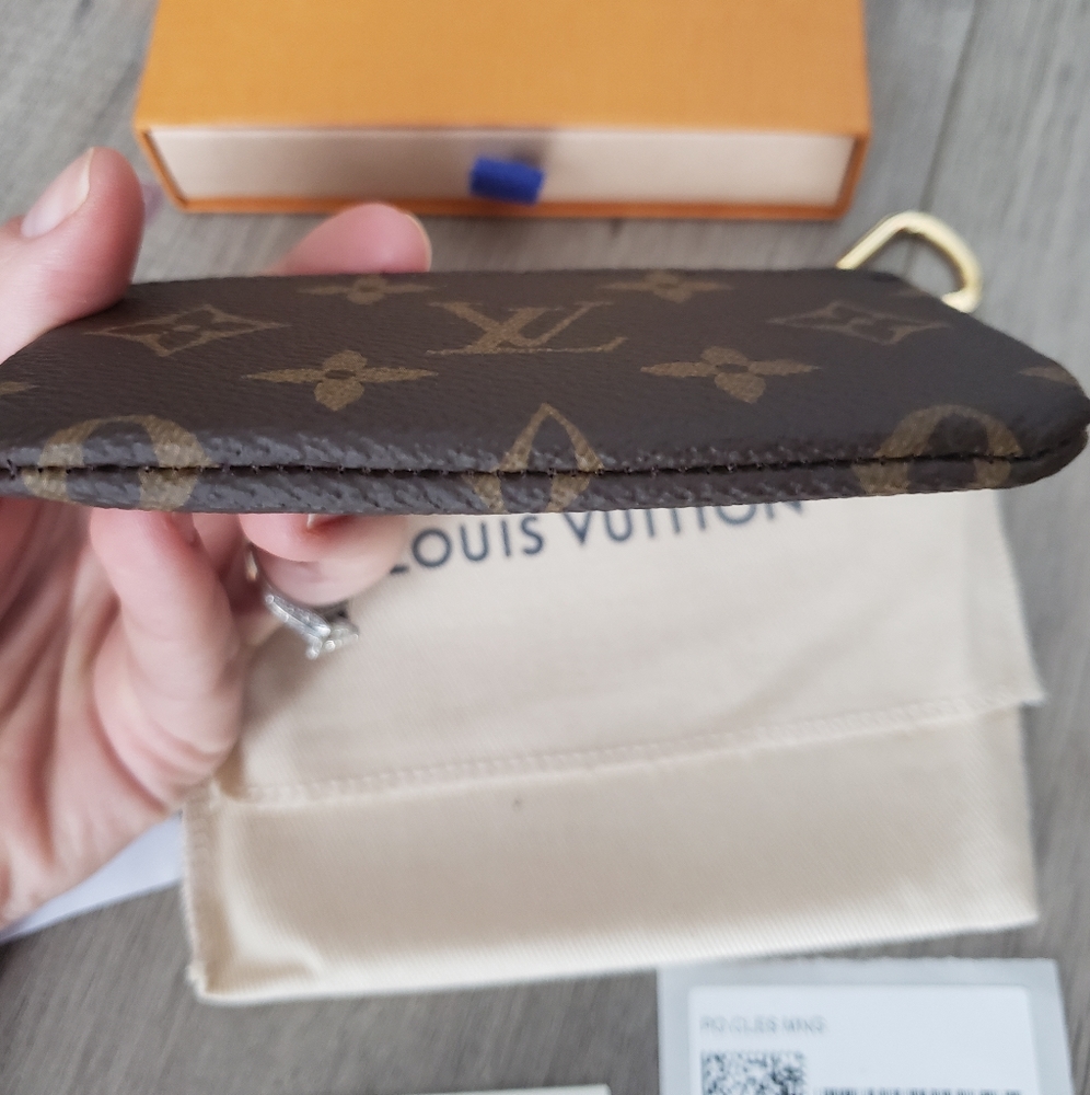 Louis Vuitton monogram key pouch - Picture 3 of 8